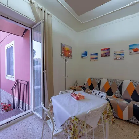 Ss. Smile Konukevi 3*